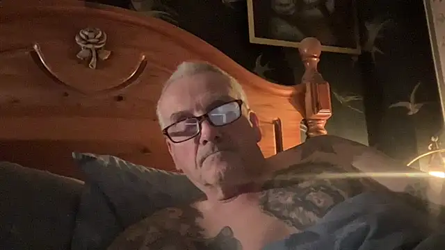 poggles online show from November 30, 9:52 pm