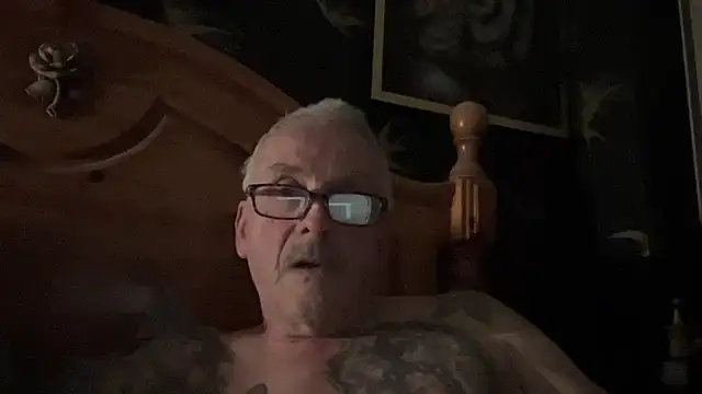 poggles online show from February 19, 8:05 pm