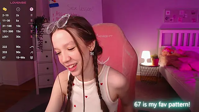 Shriya Sarann online show from November 8, 2:06 pm