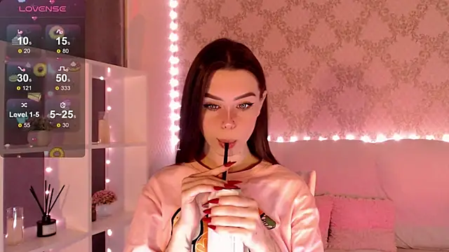 Snapshot of HolyMiax chatting on October 6, 3:37 am HolyMiax online show from October 6, 3:37 am