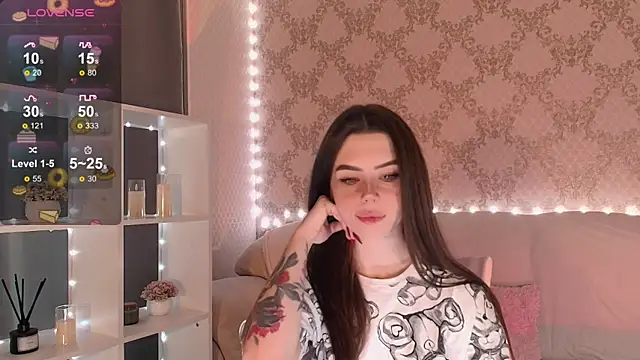 Snapshot of HolyMiax chatting on December 15, 3:11 am HolyMiax online show from December 15, 3:11 am