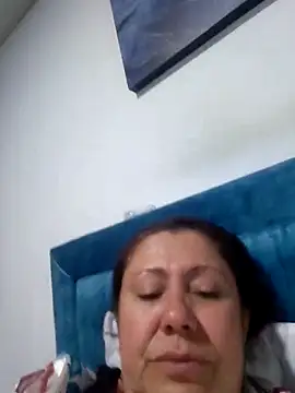 Snapshot of EmmaJhomson chatting on June 18, 1:17 am EmmaJhomson online show from June 18, 1:17 am