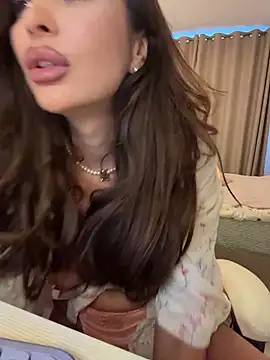 Snapshot of LunaBex chatting on June 13, 4:32 am LunaBex online show from June 13, 4:32 am