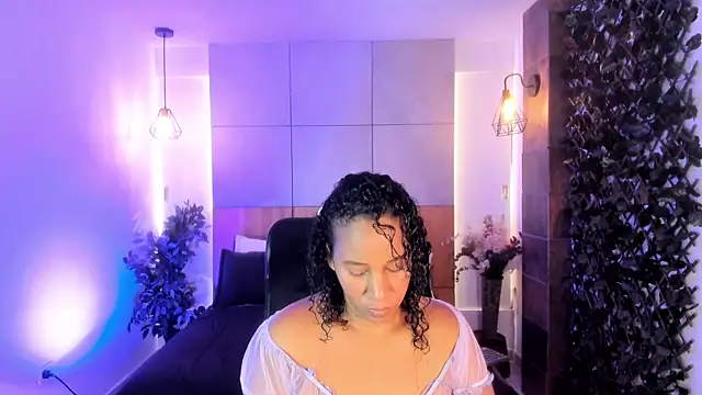 Snapshot of EbonyHorrny chatting on July 6, 11:51 am EbonyHorrny online show from July 6, 11:51 am