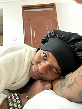 Snapshot of Lil-shawrie chatting on September 16, 10:38 am Lil-shawrie online show from September 16, 10:38 am