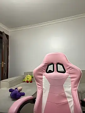 Snapshot of Lil-shawrie chatting on September 17, 6:31 pm Lil-shawrie online show from September 17, 6:31 pm