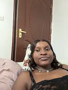 Snapshot of Lil-shawrie chatting on December 15, 10:25 pm Lil-shawrie online show from December 15, 10:25 pm