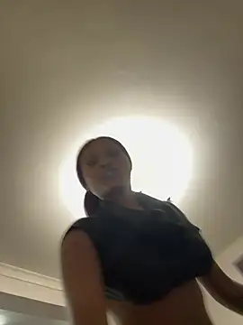 Lil-shawrie online show from February 3, 4:01 pm