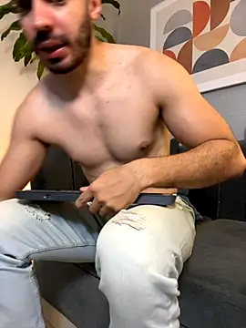 AxelThompson  online show from November 28, 11:35 am