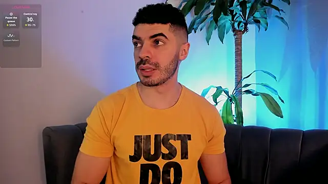 AxelThompson  online show from December 14, 11:15 am