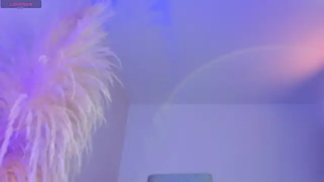 liiamluna  online show from November 11, 9:09 am