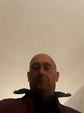 Snapshot of maurizio1169 chatting on April 27, 6:22 am maurizio1169 online show from April 27, 6:22 am