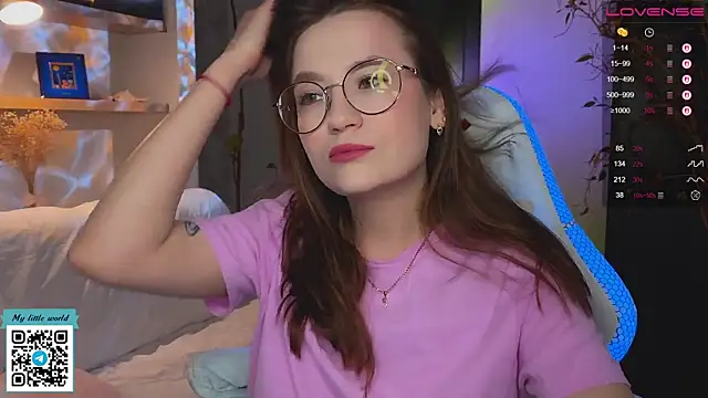 mia here online show from November 26, 2:23 am