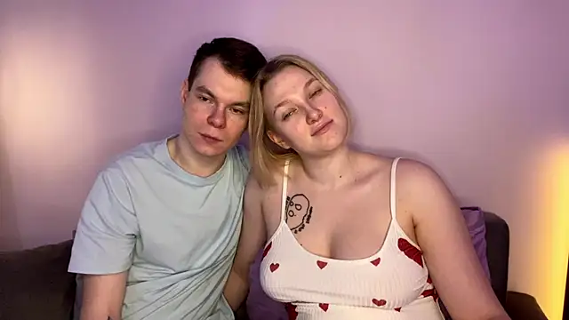 julielourens online show from February 8, 8:40 am