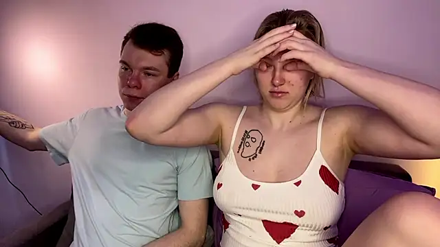 julielourens online show from February 16, 7:59 am