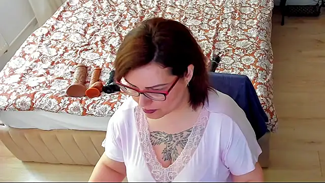 Squirt Kimm online show from April 28, 11:15 am