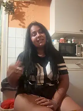 Snapshot of Melissa10 chatting on October 13, 10:10 pm Melissa10 online show from October 13, 10:10 pm