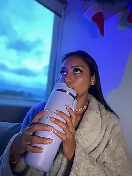 Snapshot of im-isabella chatting on December 4, 10:40 pm im-isabella online show from December 4, 10:40 pm