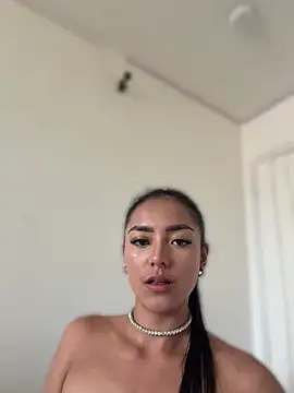 Snapshot of im-isabella chatting on May 21, 9:11 pm im-isabella online show from May 21, 9:11 pm