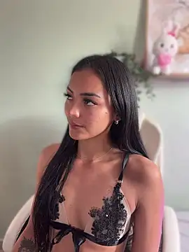 Snapshot of im-isabella chatting on June 13, 8:07 pm im-isabella online show from June 13, 8:07 pm
