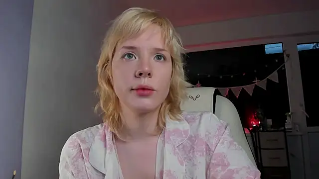 Snapshot of _CuteAsFuck_ chatting on November 23, 11:21 am CuteAsFuck online show from November 23, 11:21 am