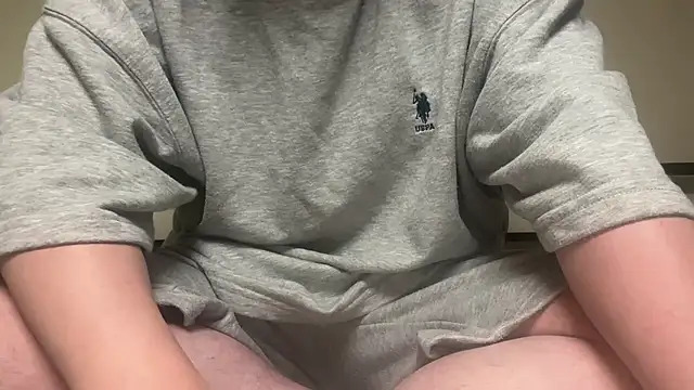 Snapshot of Yuta20002 chatting on November 11, 5:02 pm Yuta20002 online show from November 11, 5:02 pm