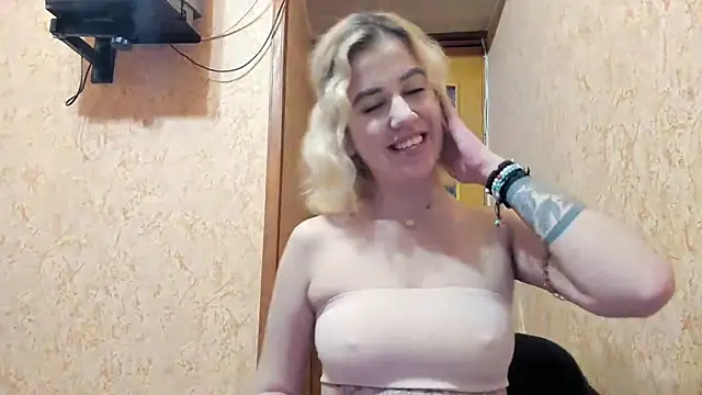 aalokitaa online show from February 1, 8:40 pm