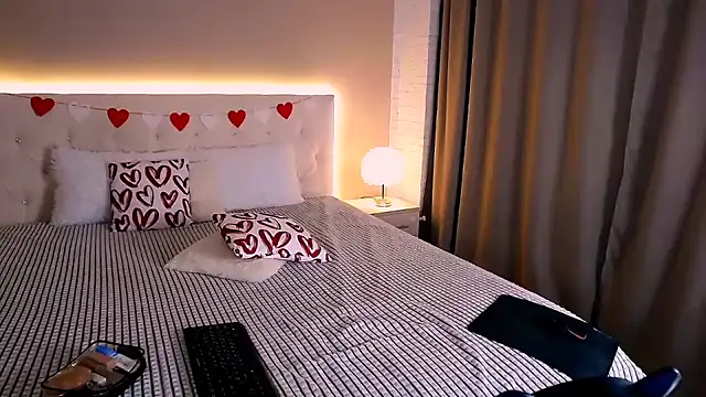 MonikaBelachi online show from February 16, 6:09 am