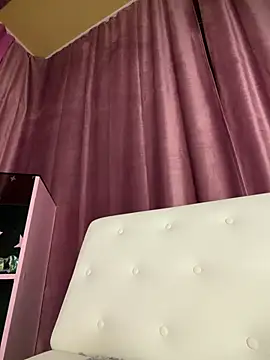 Snapshot of Dari_Toy_ chatting on June 23, 1:20 pm Dari Toy online show from June 23, 1:20 pm