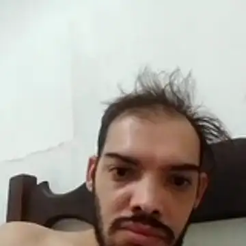 Snapshot of GuilhermeYuree chatting on May 11, 9:15 am GuilhermeYuree online show from May 11, 9:15 am