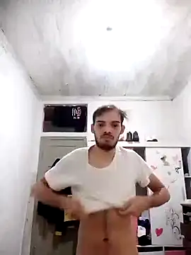Snapshot of GuilhermeYuree chatting on June 7, 1:32 am GuilhermeYuree online show from June 7, 1:32 am