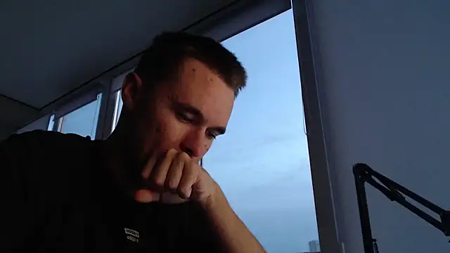 FreddyBredi online show from October 9, 1:42 pm
