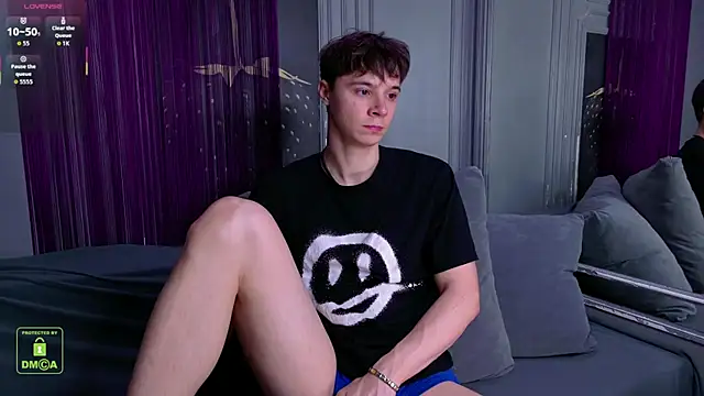 Snapshot of AnthonyHall chatting on September 25, 10:30 am AnthonyHall online show from September 25, 10:30 am