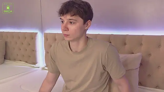 Snapshot of AnthonyHall chatting on October 1, 10:43 am AnthonyHall online show from October 1, 10:43 am