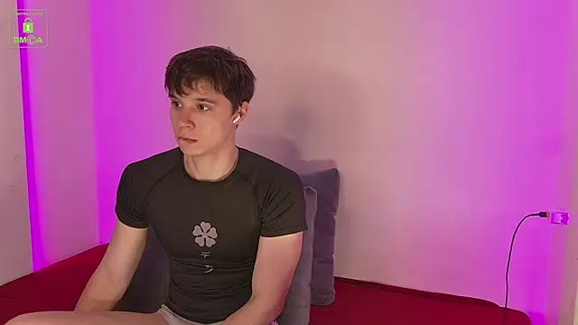 Snapshot of AnthonyHall chatting on October 19, 4:35 am AnthonyHall online show from October 19, 4:35 am