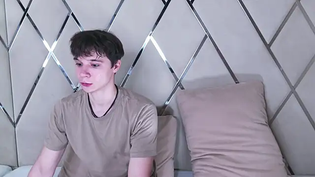 Snapshot of AnthonyHall chatting on October 26, 4:18 am AnthonyHall online show from October 26, 4:18 am