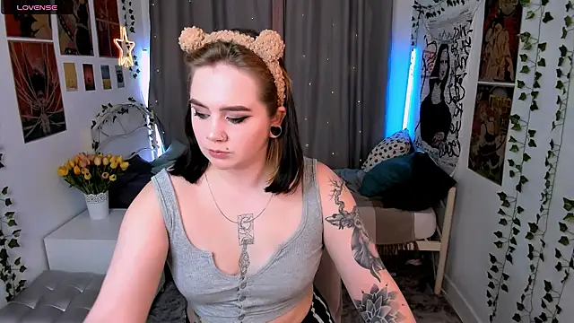 Snapshot of lunaalli chatting on November 6, 1:56 pm lunaalli online show from November 6, 1:56 pm