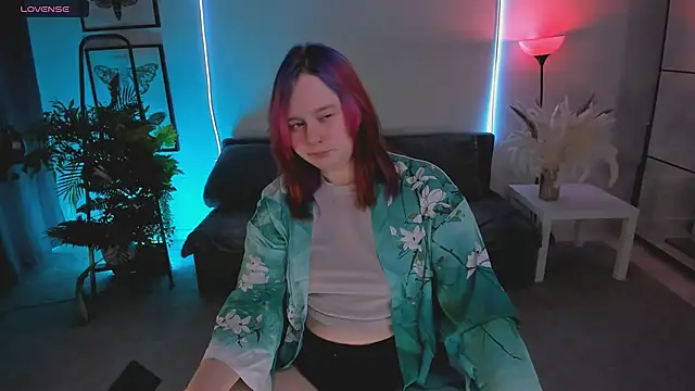 Snapshot of lunaalli chatting on February 2, 8:29 pm lunaalli online show from February 2, 8:29 pm