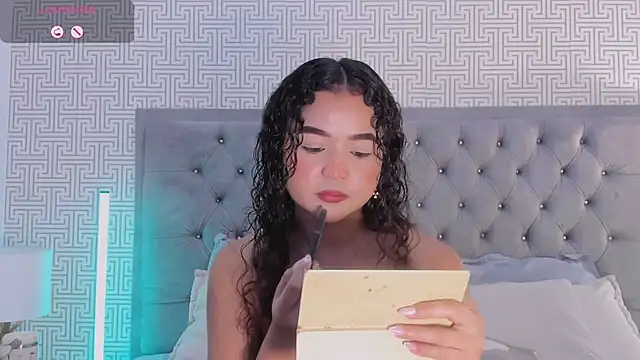 Snapshot of Evaa_Lunna_ chatting on May 22, 8:36 pm Evaa Lunna online show from May 22, 8:36 pm