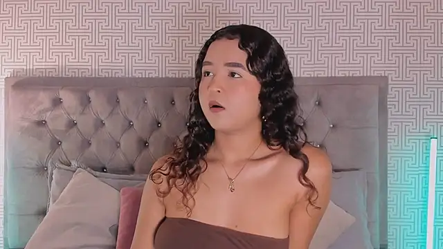 Snapshot of Evaa_Lunna_ chatting on June 16, 8:33 pm Evaa Lunna online show from June 16, 8:33 pm