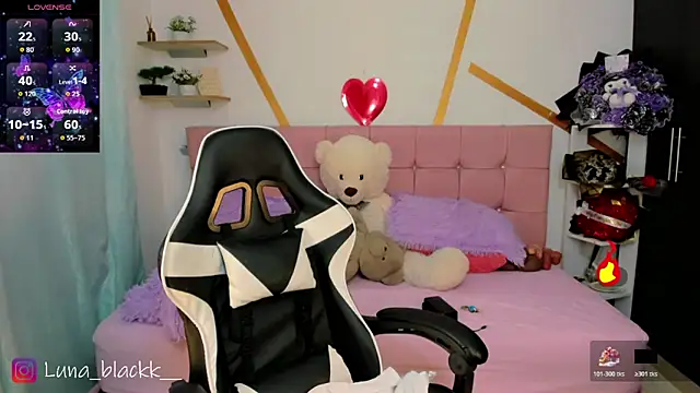 Luna blackk online show from April 26, 9:12 pm