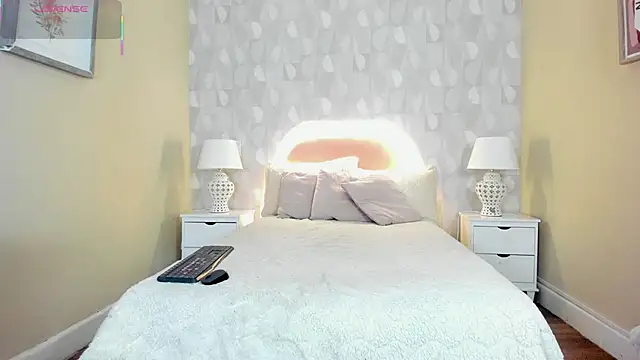 isabella milf  online show from November 23, 12:05 pm