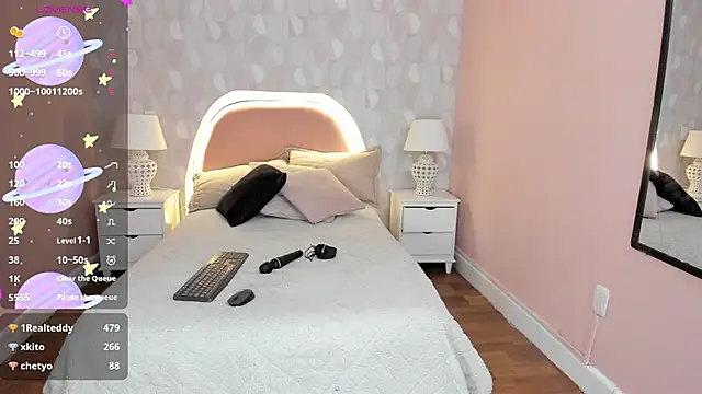isabella milf  online show from June 12, 7:13 pm