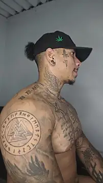 Snapshot of David_tatto1 chatting on May 14, 1:45 am David tatto1 online show from May 14, 1:45 am