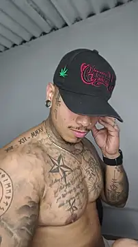 Snapshot of David_tatto1 chatting on May 28, 10:07 pm David tatto1 online show from May 28, 10:07 pm