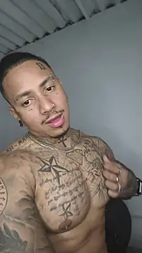Snapshot of David_tatto1 chatting on June 2, 12:01 am David tatto1 online show from June 2, 12:01 am