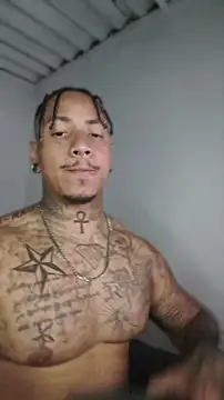 Snapshot of David_tatto1 chatting on June 6, 12:27 am David tatto1 online show from June 6, 12:27 am