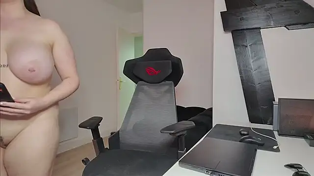 Snapshot of Luna_Doll@xh chatting on March 5, 8:38 pm Luna Dollxh online show from March 5, 8:38 pm