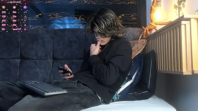 Diamond twink online show from November 14, 4:11 am