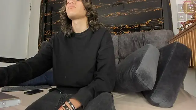 Diamond twink online show from February 5, 1:49 pm